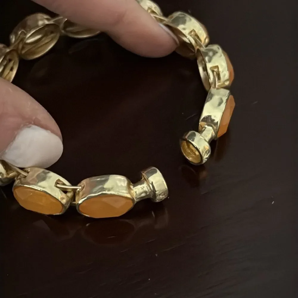 Hammered Gold-Tone Bangle Bracelet with Orange Stones – Unisex Vintage Style